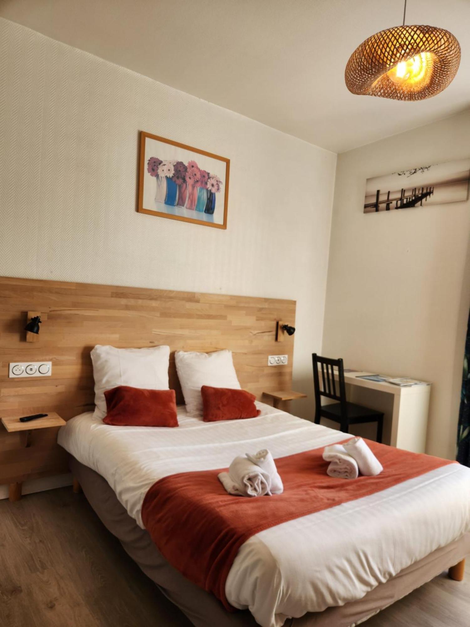 Le Petit Montmartre Otel Dinard Dış mekan fotoğraf